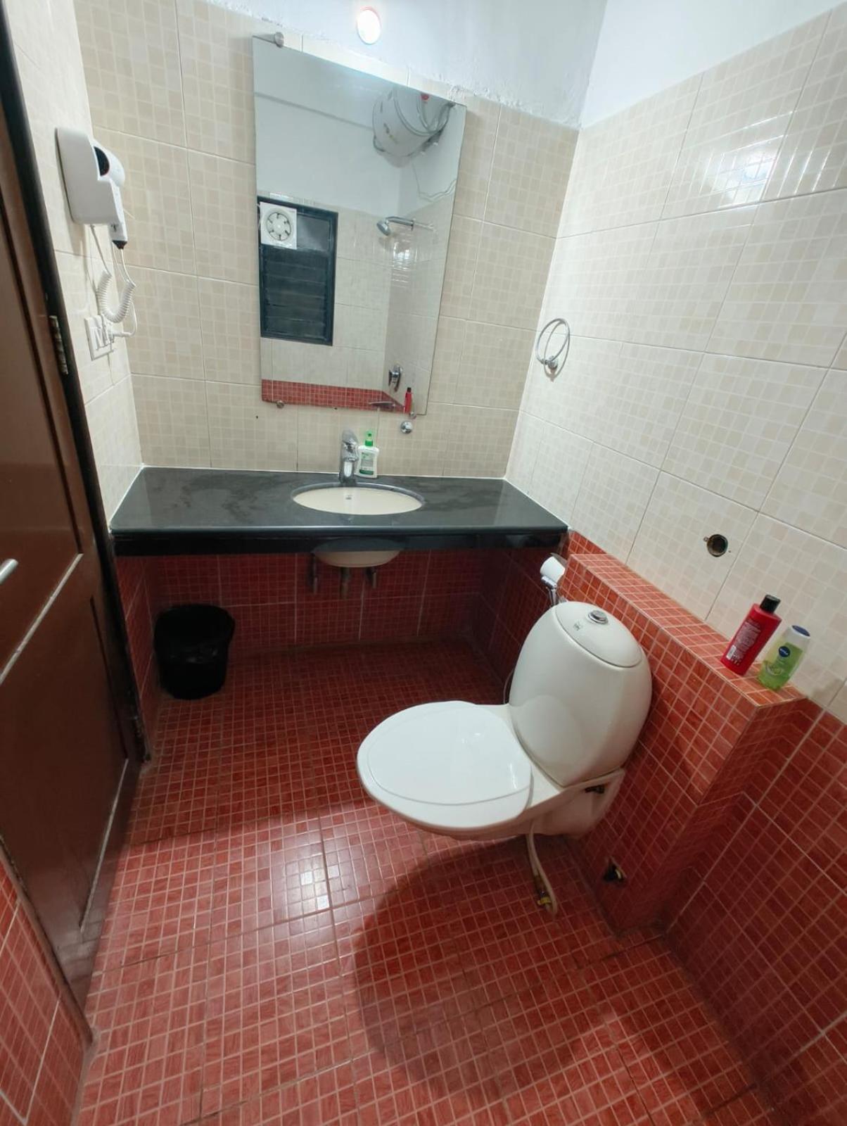 Hoshtel99 - Lux - Stay, Cowork And Cafe - Luxurious Bungalow بونة المظهر الخارجي الصورة